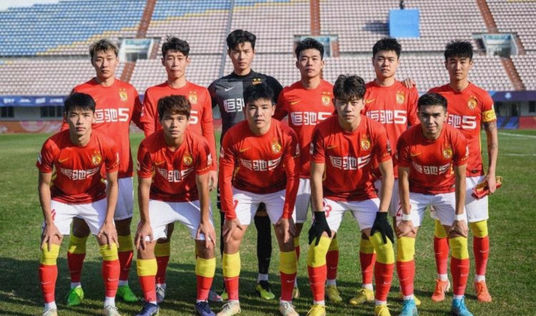 关于广州恒大豪取连胜，稳坐中超积分榜首位的信息