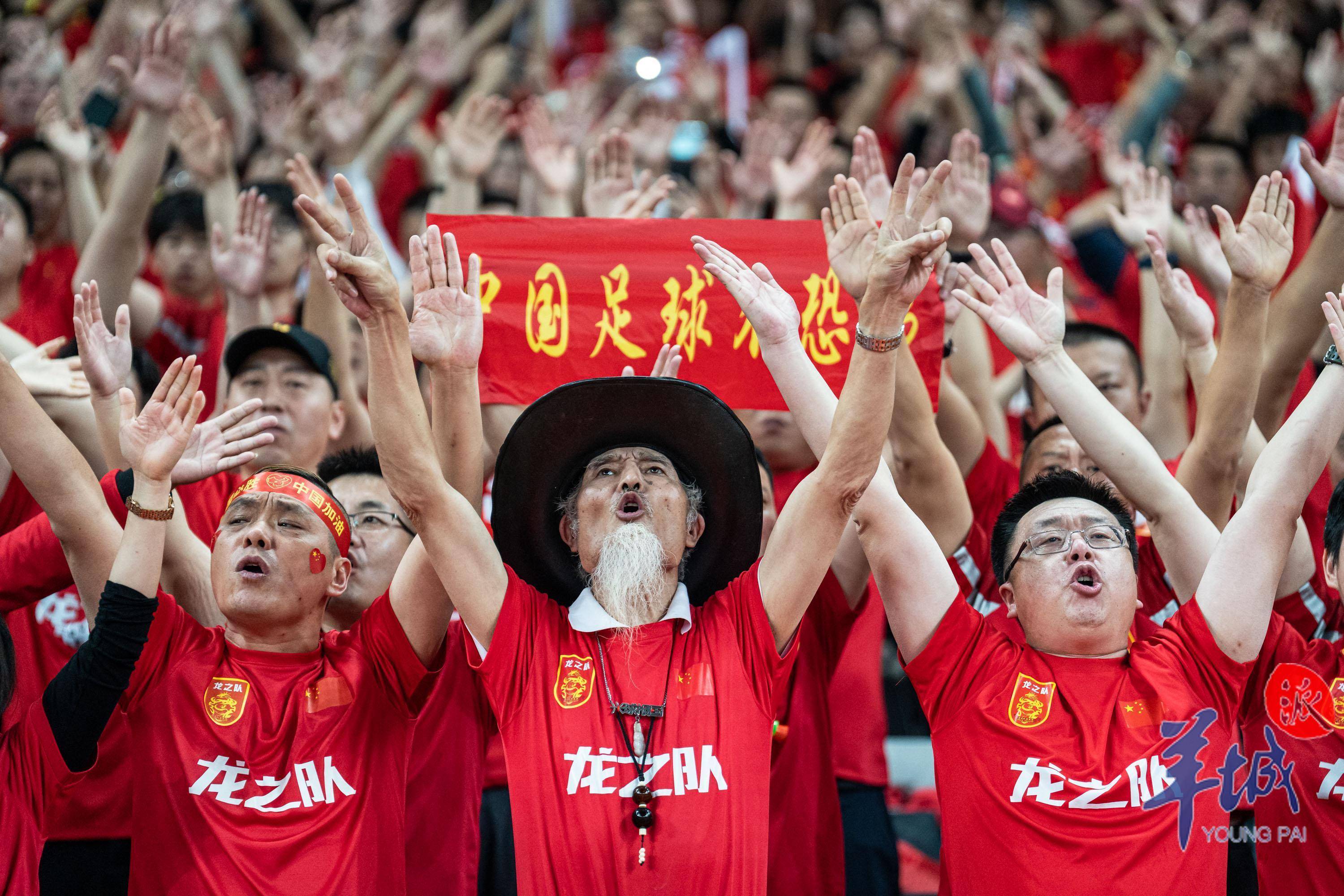 678体育app-激烈角逐引发热议，球迷心情澎湃(讨论现场气氛热烈畅所欲言思维碰撞)