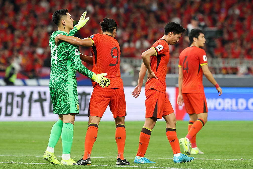 包含东亚杯-黄政宇首球国足两中门框1-0中国香港获季军的词条