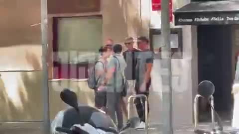 孔德经纪人与德科会面商讨续约事宜，巴萨将他视为基石的简单介绍